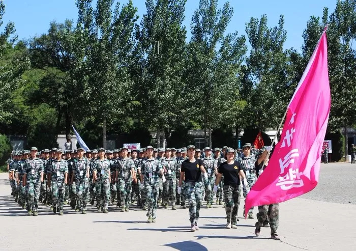  魔术连胜终结于青年军活塞  