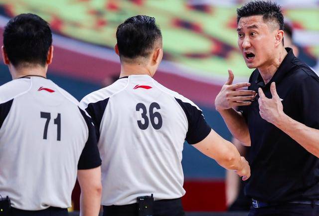  意甲裁判争议判罚引发舆论风暴  