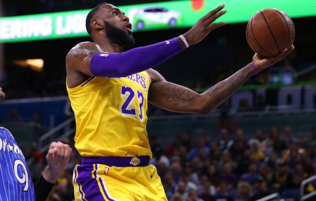  魔术终结湖人七连胜登顶东部  