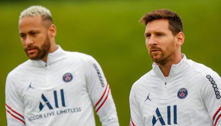  巴黎圣日耳曼官宣续约梅西两年  